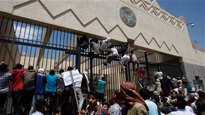 مليشيات الحوثي تنهب مقر السفارة الأمريكية في اليمن