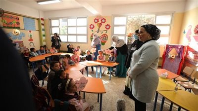 قرينة الرئيس تزور قرية شما بالمنوفية.. تتفقد مشروعات حياة كريمة.. توزع الهدايا على الأطفال.. وتلبي دعوة إحدى السيدات لزيارة منزلها بالقرية