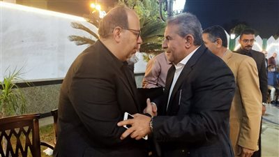 طاهر أبوزيد ونجوم الرياضة يحضرون عزاء والد وليد العطار| صور