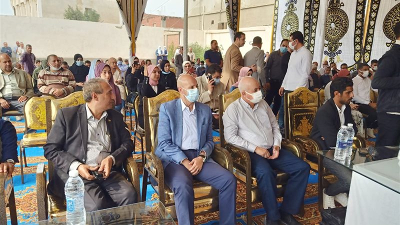 لقاء حواري لمحافظ
