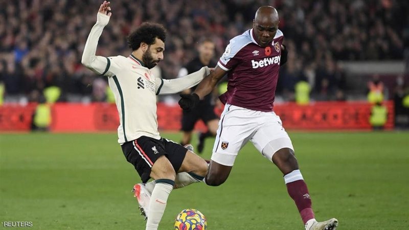 محمد صلاح ومدافع