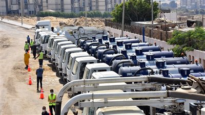 وزير الإسكان يتابع مشروعات تطوير منظومة الصرف الصحي بالقاهرة الجديدة