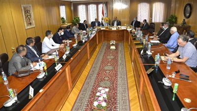 رئيس هيئة التنمية الصناعية يبحث دعم المناطق الصناعية بأسيوط | فيديو 