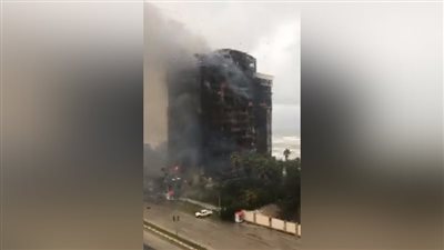 حريق هائل في إيران يحول برجا من 17 طابقا لرماد | فيديو
