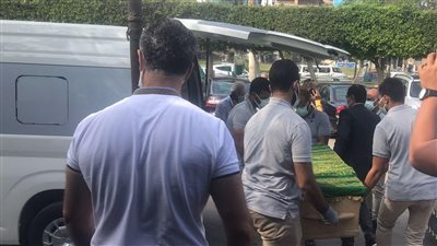 تشييع جثمان جاذبية سري من مسجد مصطفى محمود لـ مثواه الأخير| صور 