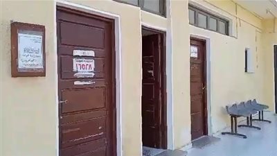 إحالة طاقم طبي في وحدة صحية للتحقيق بسبب غلقها بالقفل بمطروح |فيديو