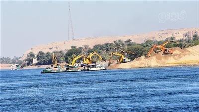 محافظ قنا يتابع جاهزية مخرات السيول وتطهيرها استعدادًا لمواجهة السيول