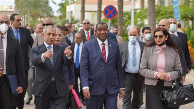 السفير البريطانى بالقاهرة يزور الأكاديمية البحرية 