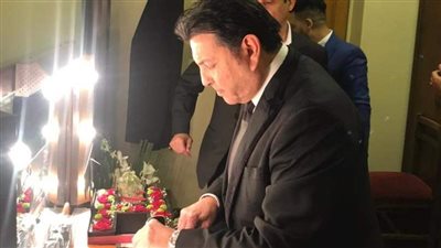 الاستعدادات النهائية لـ هاني شاكر قبل بداية حفله على مسرح النافورة | صور