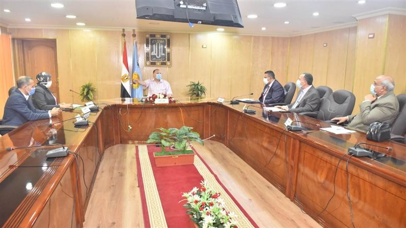 اجتماع محافظ أسيوط