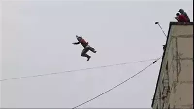 خوفا من النتيجة، طالب بالثانوية العامة يتخلص من حياته بالقفز من الدور السادس في القليوبية