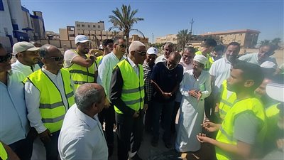 محافظ شمال سيناء يتابع أعمال مبادرة أسبوع نظافة بمدينة الشيخ زويد 