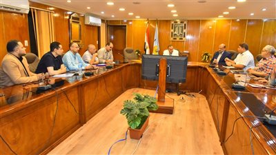 محافظ أسيوط يوجه بسرعة ترخيص قاعات الأفراح والمحال التجارية على ترعة الإبراهيمية