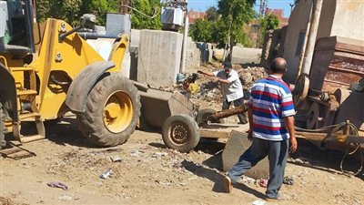 رئيس مدينة الإبراهيمية بالشرقية يتابع أعمال حملة النظافة 