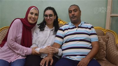 والد الأولى مكرر على الثانوية العامة: كنت متوقع أنها ضمن الأوائل ولما الوزير كلمني افتكرت حد بيهزر معايا (فيديو)