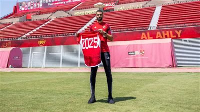  تقديرا لعطاء اللاعب، الأهلي يلغي هذا البند في عقد عمرو السولية الجديد 