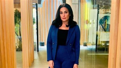 هند صبري تلفت الأنظار بأناقتها في مسلسل مفترق طرق (صور) 