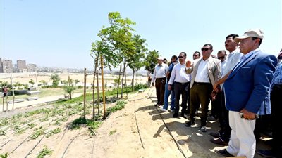 وزير الإسكان يتابع تقدم الأعمال بمشروع 