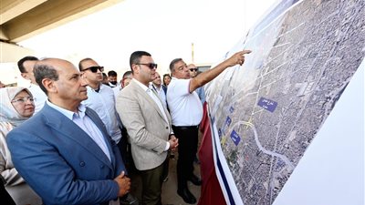 وزير الإسكان يتفقد محوري عمرو بن العاص الحر وكمال عامر بالجيزة