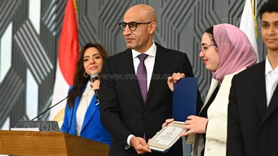 نتيجة الثانوية العامة 2024، الأولى على الشعبة الأدبية دمج: نفسي أدخل كلية إعلام (فيديو)