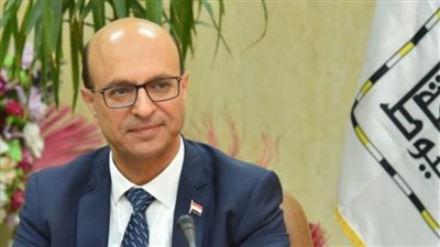 رئيس جامعة أسيوط يناقش استعدادات العام الدراسي الجديد