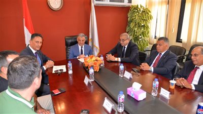 محافظ الإسماعيلية يتفقد مصنعًا لإنتاج المستلزمات الطبية المتخصصة لعمليات القسطرة (صور) 