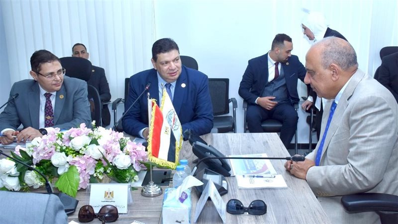 اجتماع وزير الكهرباء