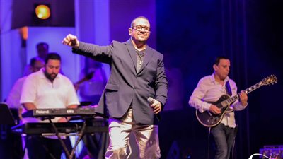 هشام عباس يتألق على مسرح مكتبة الإسكندرية ضمن فعاليات مهرجان الصيف الدولي