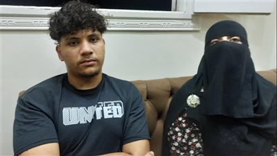 من ابتلال الورقة بالعرق إلى دخوله الحمام، طالب 