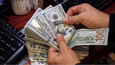 بعد خروج 12 مليار دولار من مصر، خبير اقتصادي يوجه رسالة للحكومة بشأن الأموال الساخنة