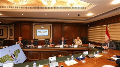 لجذب مزيد من الاستثمارات، وزير الطيران يلتقي برئيس الاتحاد المصري لجمعيات ومؤسسات المستثمرين 
