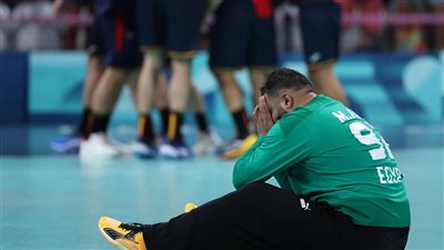 انهيار محمد علي من البكاء بعد وداع منتخب اليد لأولمبياد باريس (صور)