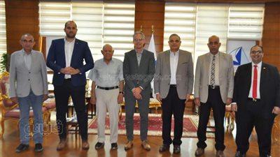 رئيس جامعة كفر الشيخ يستقبل وفد السفارة الهولندية لبحث سبل التعاون العلمي