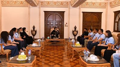 البابا تواضروس يلتقي مجموعة من شباب ميلانو