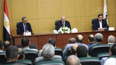 محافظ بني سويف ورئيس حماية المستهلك يستعرضان خُطط الرقابة على الأسواق 