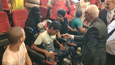 محافظ شمال سيناء يسلم أجهزة تعويضية لذوي الإعاقة 