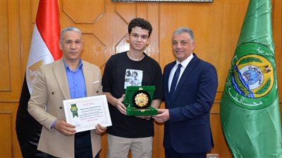 تكريم أوائل الثانوية العامة على مستوى الجمهورية من أبناء الإسماعيلية (صور) 