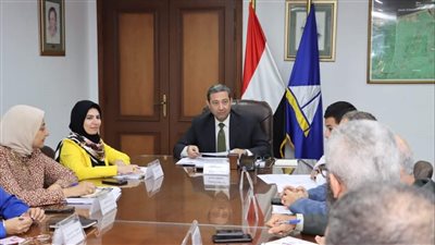 محافظ دمياط يتابع موقف تنفيذ مشروعات المياه والصرف الصحي