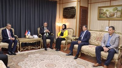 محافظ دمياط يدشن فعالية توزيع حوافز سندات الكربون على المزارعين