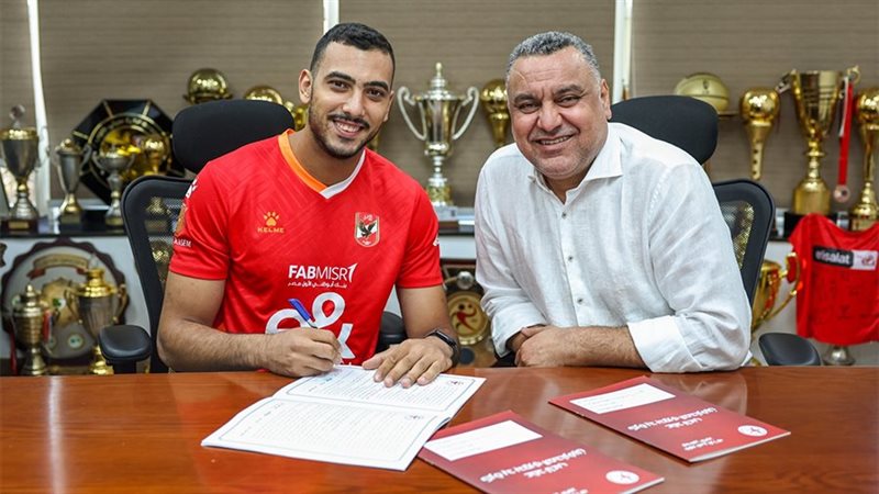 الأهلي يتعاقد مع