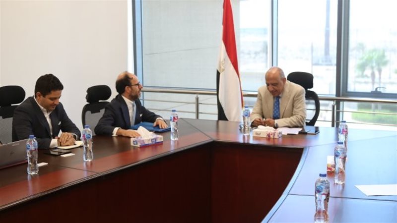 اجتماع وزير الكهرباء