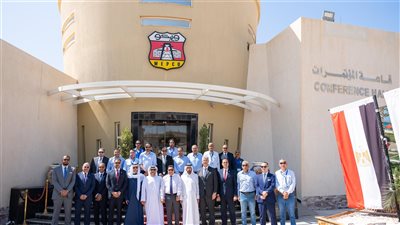 رئيس حكومة الفجيرة بالإمارات يتفقد منطقة ميناء الحمراء البترولي