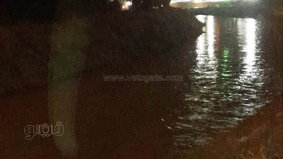 خطة من 3 مراحل، فرق فنية متخصصة للسيطرة على تراكمات مياه الأمطار والسيول بأسوان (صور)