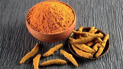 الكركم نفس فصيلة الزنجبيل ولكنه أعلى في القيمة الغذائية 