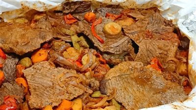 طريقة عمل ورقة اللحمة بالخضراوات، أكلة لذيذة وسريعة التحضير 