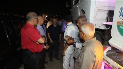 محافظ القاهرة يقود حملة ليلية مفاجئة لمنع إلقاء مخلفات المباني والرتش (صور)