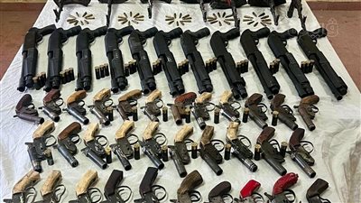 ضبط 64 سلاحا ناريا و13 قضية مخدرات بأسيوط وأسوان ودمياط 