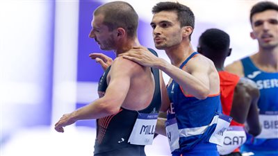 فوضى عارمة، سقوط العدائين في سباق 5 آلاف متر بأولمبياد باريس (فيديو) 