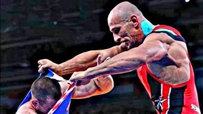 كرم جابر يعلن دخوله عالم التدريب في المصارعة