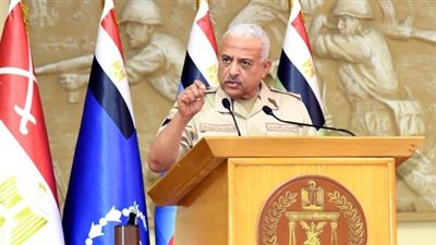  الفريق أول عبدالمجيد صقر يلتقى عددا من رجال القوات المسلحة بالمنطقة الجنوبية العسكرية 